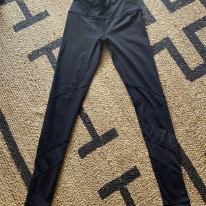 Like New. Victoria Secret Sport 7/8 Leggings. Black.